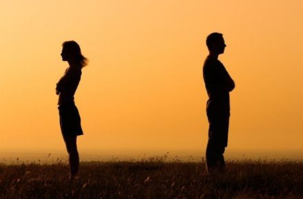 3 نشانه که بفهمیم یک رابطه عاطفی صرفا بر اساس تنهایی است نه عشق؟ به معنای دیگر در یک رابطه اشتباهی هستیم.