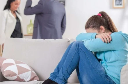کاهش اثر طلاق والدین بر نوجوان: چگونه به نوجوان خود کمک کنیم تا با اثرات طلاق کنار بیاید؟