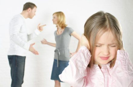 تاثیر دعوای والدین بر سلامت روان کودک: چگونه دعوای والدین می تواند بر سلامت روان کودک تاثیر بگذارد.