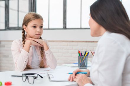 مشاور کودک: ۱۰ موردیکه مشاور و روان شناس فرزند شما امیدوار است که شما بدانید اما ممکن است به شما نگویند.