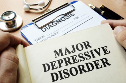 روان پریشی در افسردگی عمده: اختلال افسردگی عمده می تواند شامل ویژگی های اختلال روان پریشی در مبتلایان آن باشد.